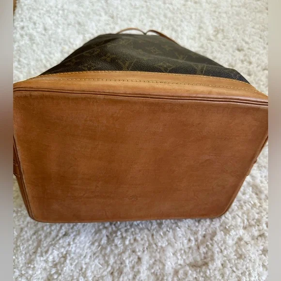 Louis Vuitton Classic Monogram Noe Shoulder Bag - Picture 3 of 12